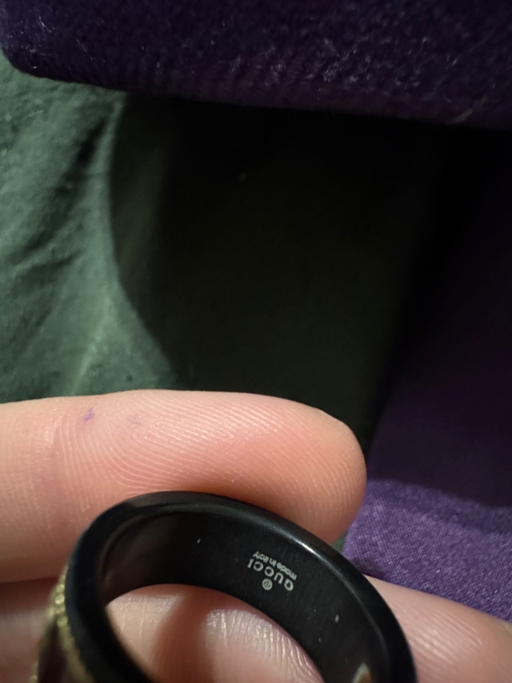 Gucci Black and Gold Logo Band Ring - Picture 3 of 3